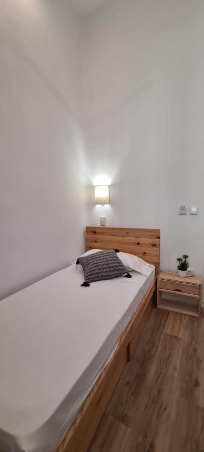 Hostal Andrea Sol Madrid Exterior photo