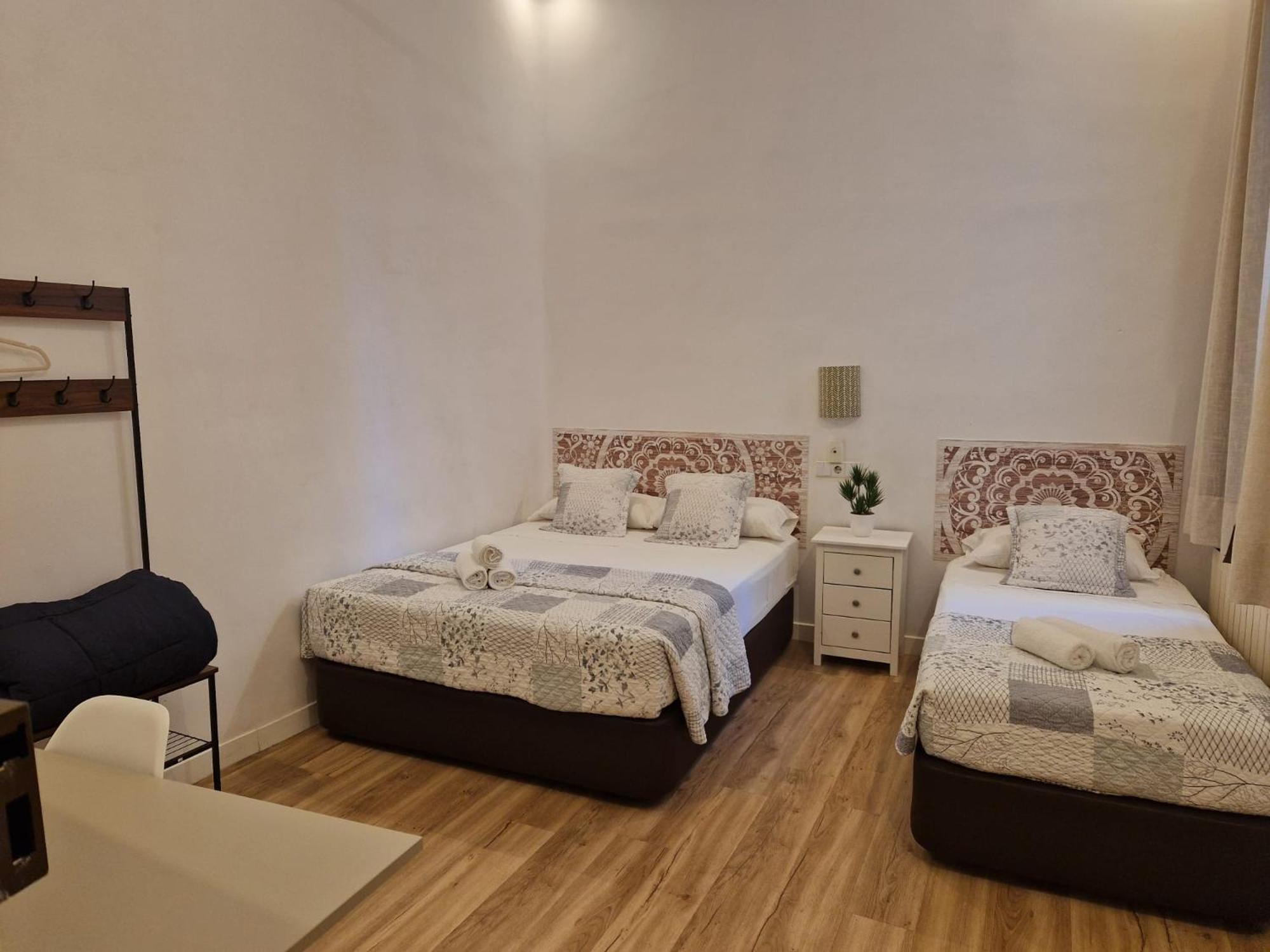 Hostal Andrea Sol Madrid Exterior photo