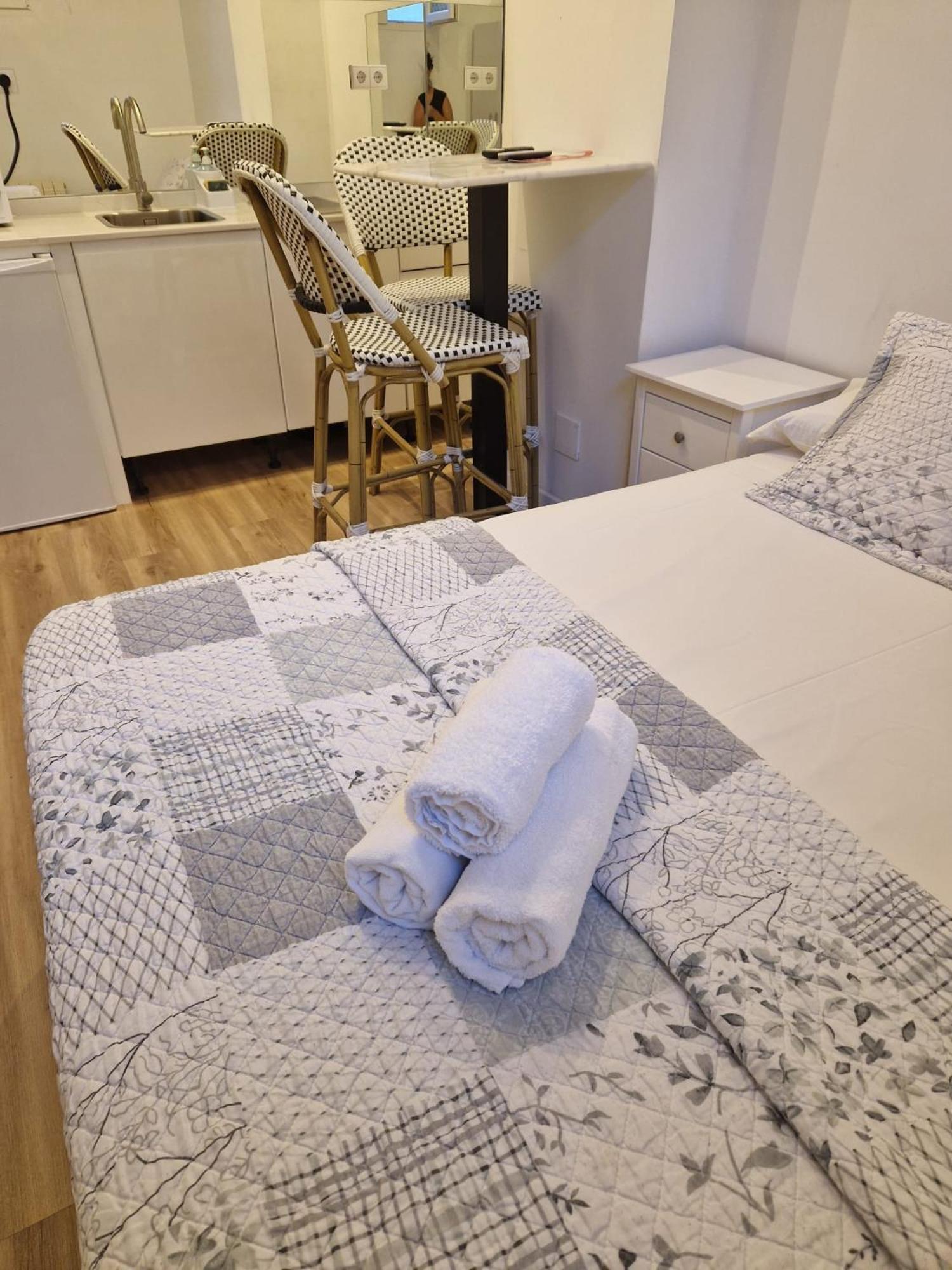 Hostal Andrea Sol Madrid Exterior photo